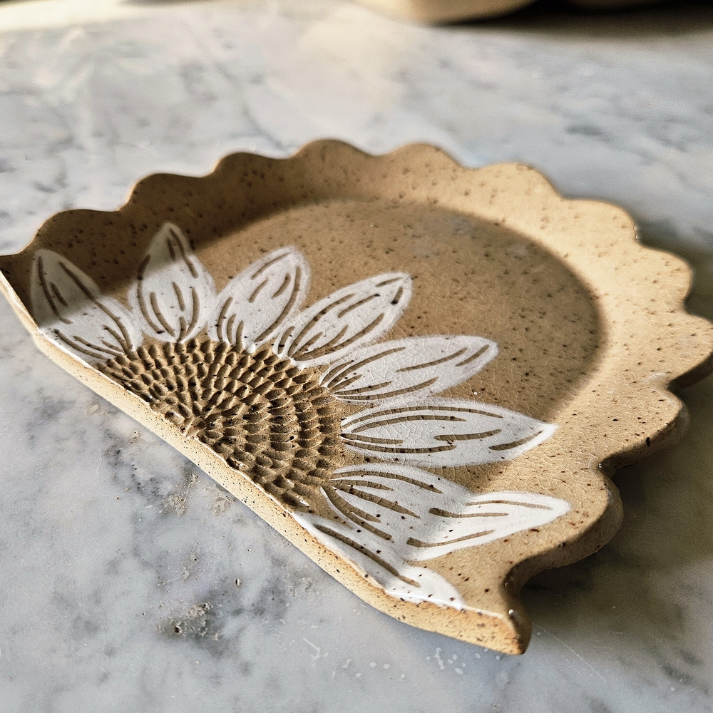 Sunflower Design Scalloped Spoon Rest - Picture 2 of 5